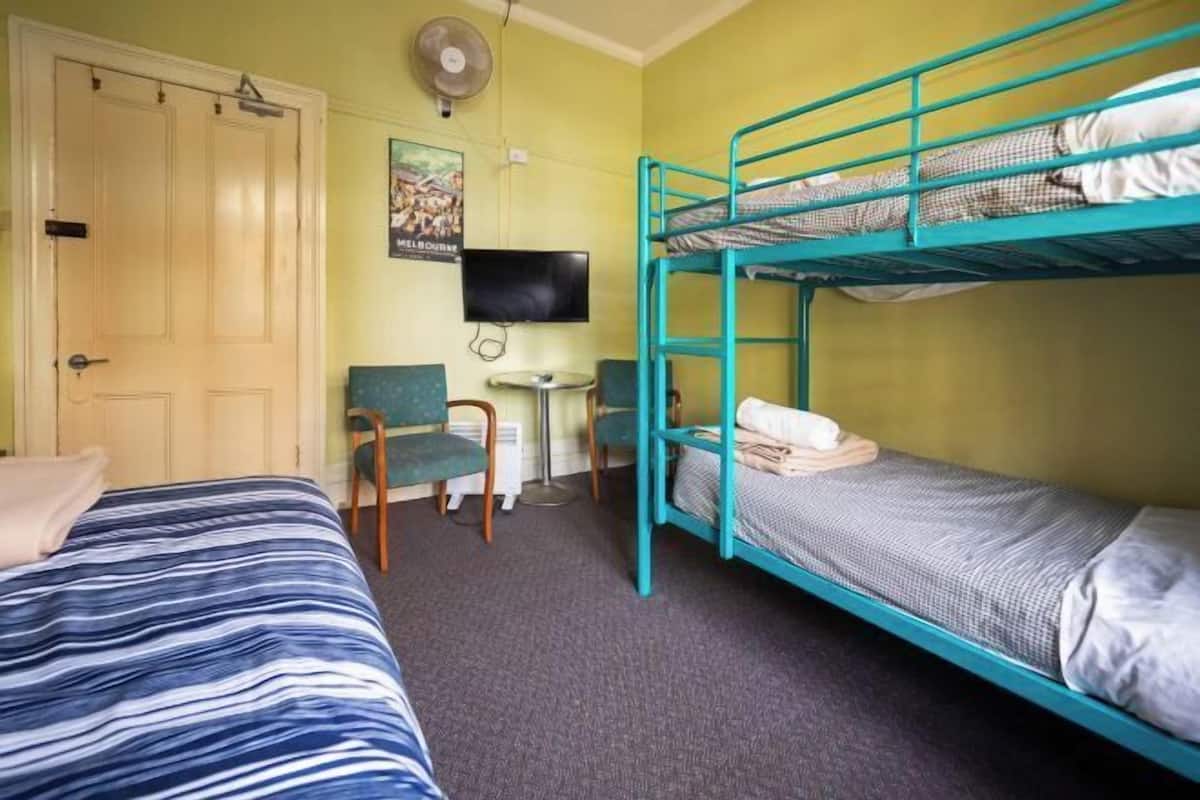 Blackout drapes, free WiFi, bed sheets