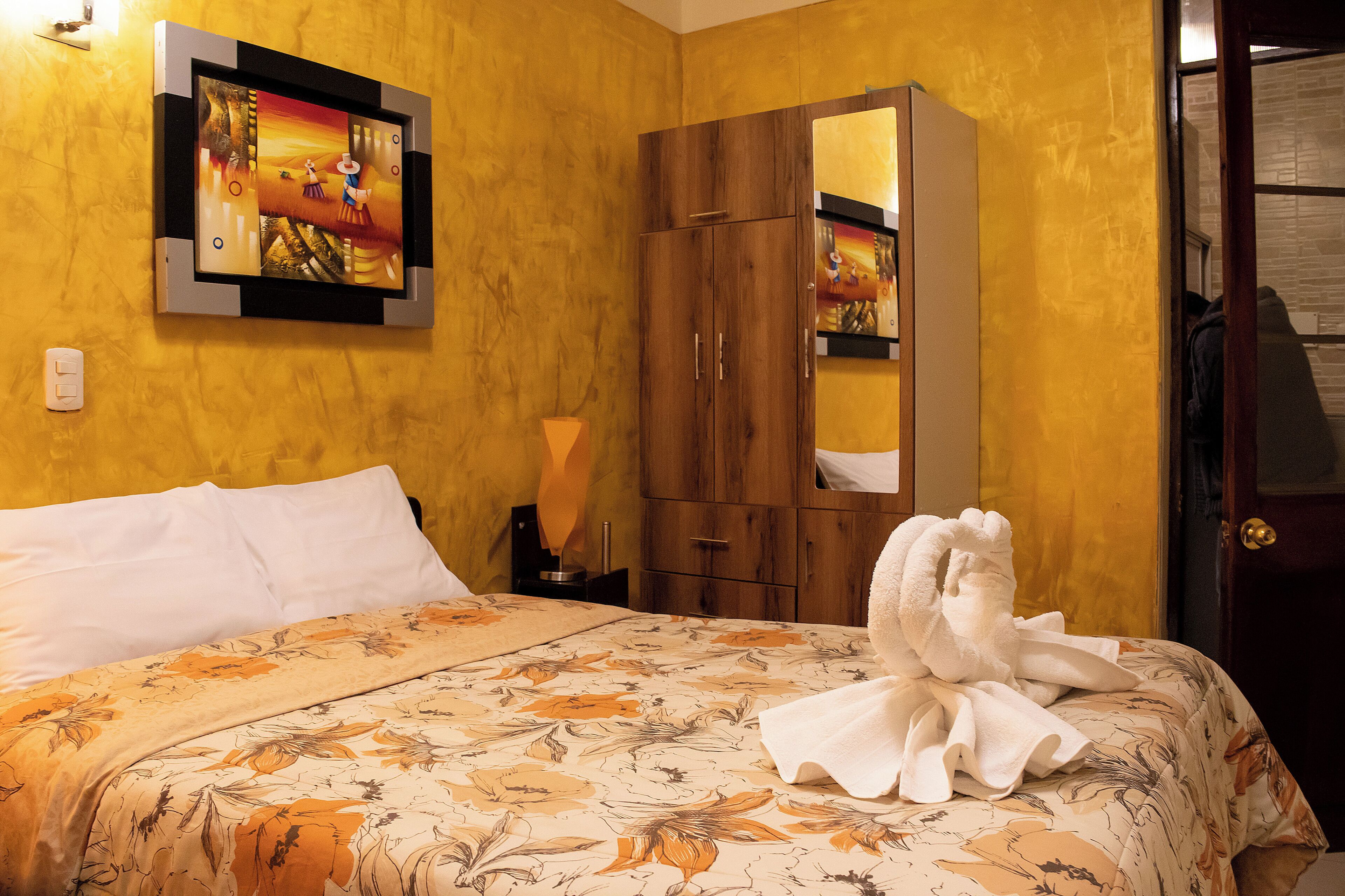 double room | free wifi, bed sheets