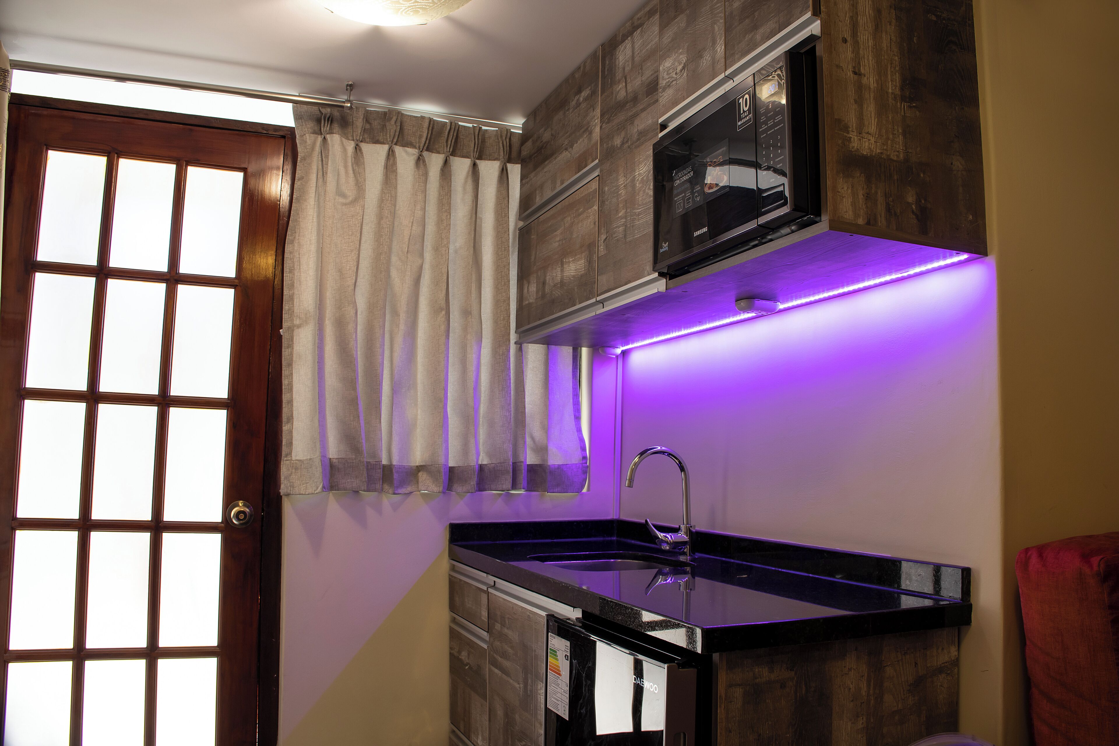 family room, balcony | free wifi, bed sheets