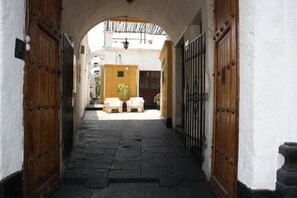 Property entrance - La Casa de Sillar (Arequipa)