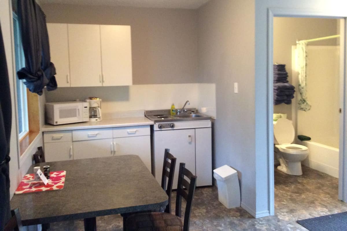 Cabin, 1 Queen Bed with Sofa bed, Kitchenette | Private kitchenette