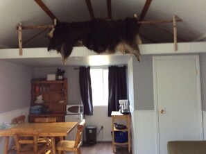 Cabaña, 1 cama Queen size y sofá cama, cocineta | Sala de estar