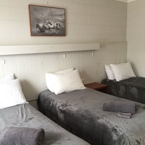 Habitació triple Comfort | 1 dormitori, llençols de cotó egipci i roba de llit d'alta qualitat
