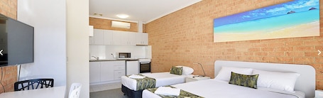 Iron/ironing board, free WiFi, bed sheets