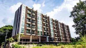A modern multi-story building with a mix of balconies and large windows. - B2 Mountain Pano Residence Chiang Mai (Chiang Mai)