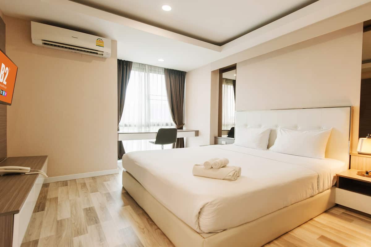 Deluxe Premier Room | 1 bedroom, desk, blackout drapes, free WiFi