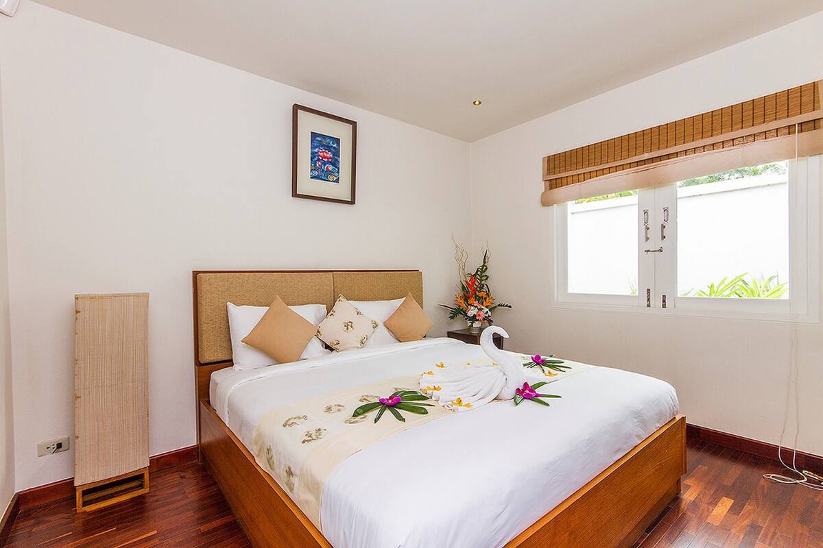 Deluxe Villa, 4 Bedrooms | 4 bedrooms, in-room safe, iron/ironing board, WiFi (free)