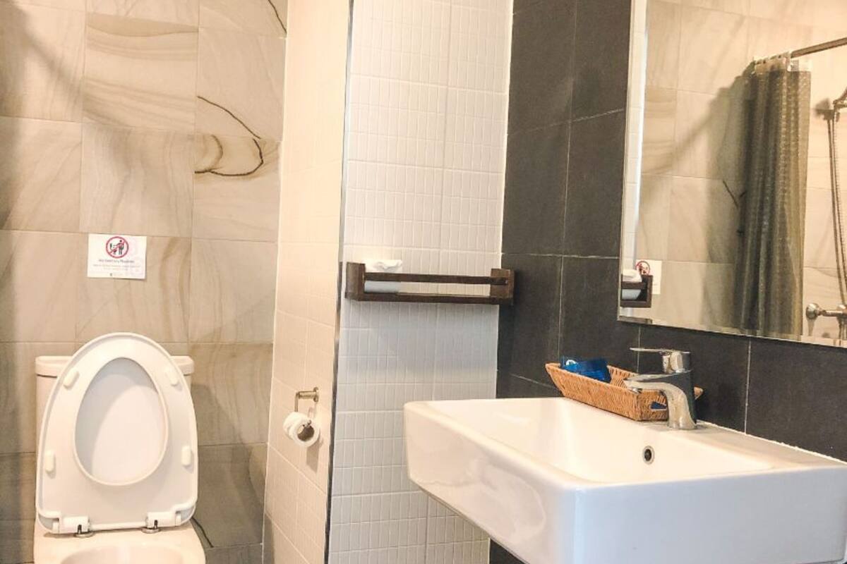 1 bedroom, in-room safe, desk, blackout curtains