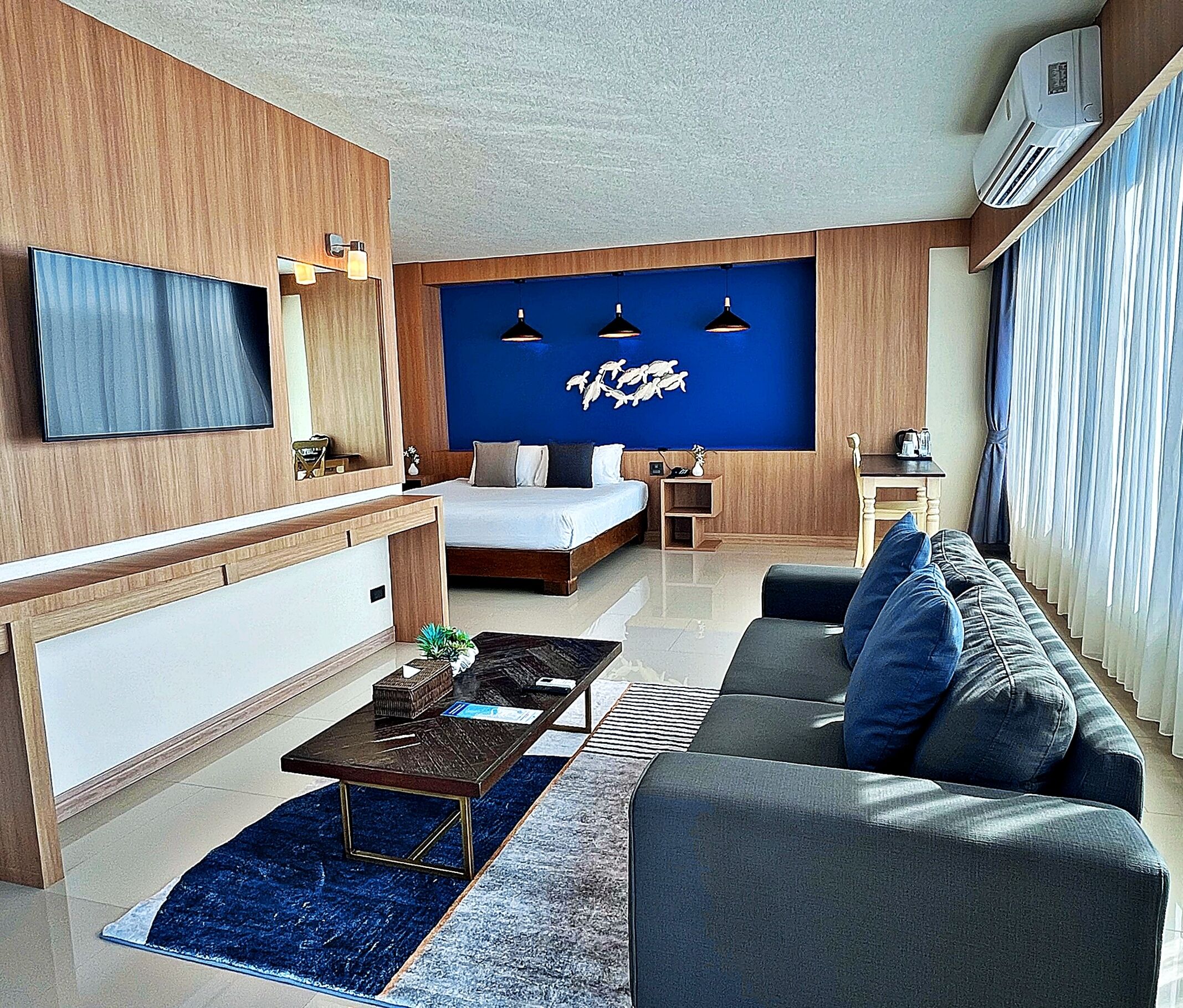 Junior Suite - Free Airport Shuttle | In-room safe, desk, blackout curtains, soundproofing