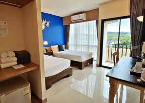 Standard Twin Room - Free Airport Shuttle | 1 bedroom, in-room safe, desk, blackout drapes