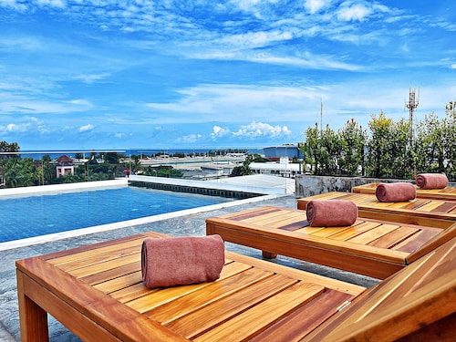 The Sixteenth Naiyang Beach Hotel