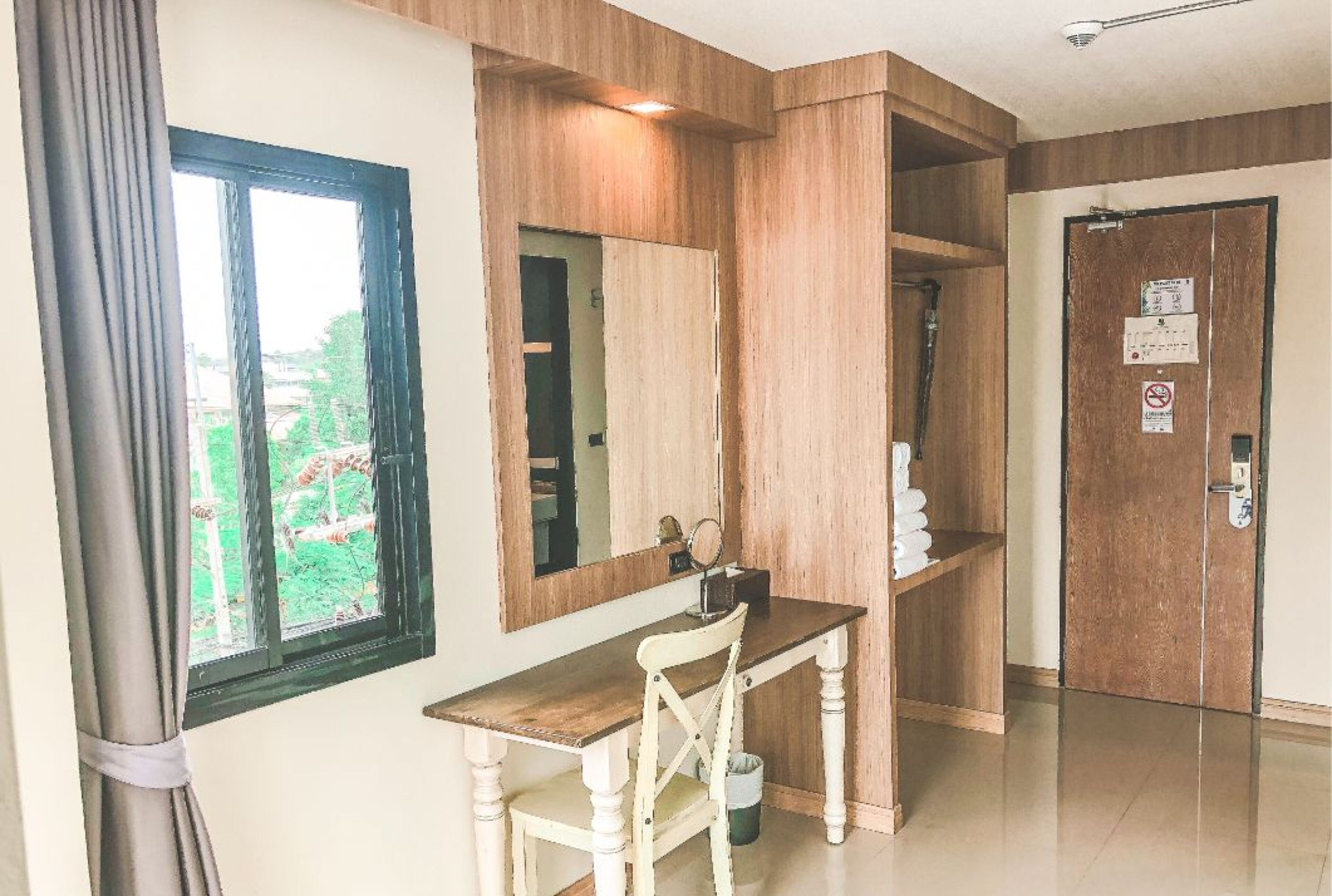 family room - free airport shuttle | 1 bedroom, in-room safe, desk, blackout curtains