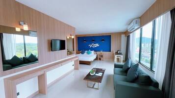 Junior Suite - Free Airport Shuttle | Living area | 32-inch TV with satellite channels