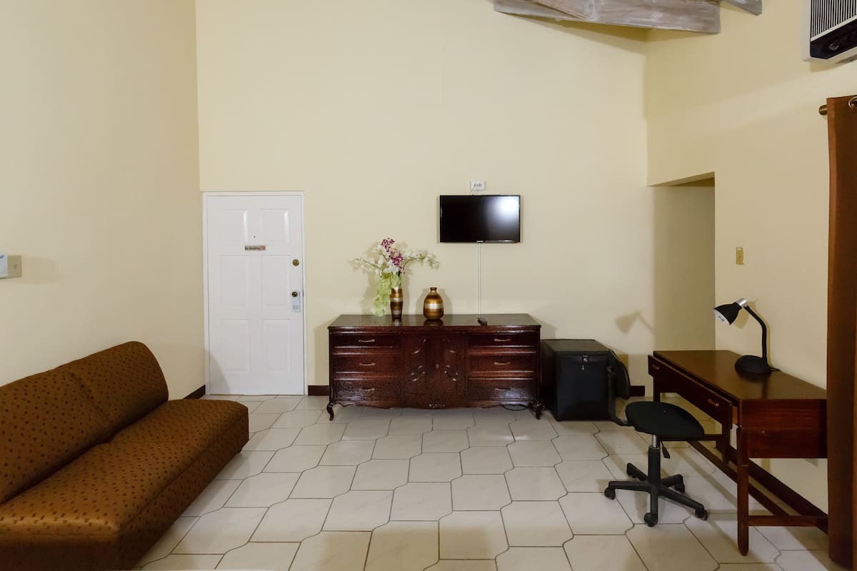 deluxe room, 2 double beds | living area | flat-screen tv