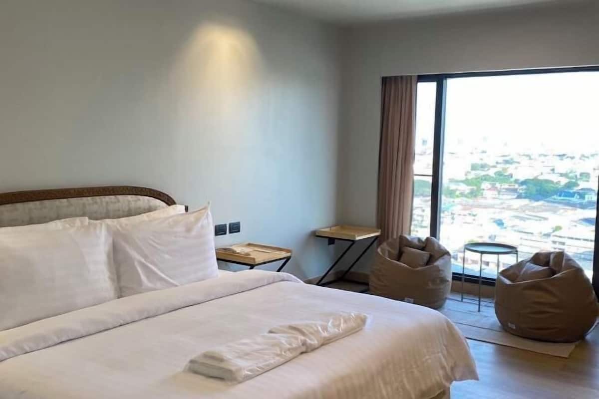 デスク、WiFi (無料)、ベッドシーツ