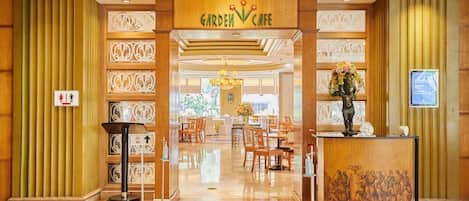 Daily buffet breakfast (THB 307 per person)