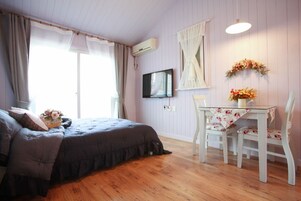 Standard Room, 1 Queen Bed | Premium bedding, desk, soundproofing, free WiFi