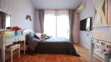 Standard Room, 1 Queen Bed | Premium bedding, desk, soundproofing, free WiFi