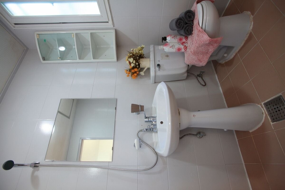Bathroom sink