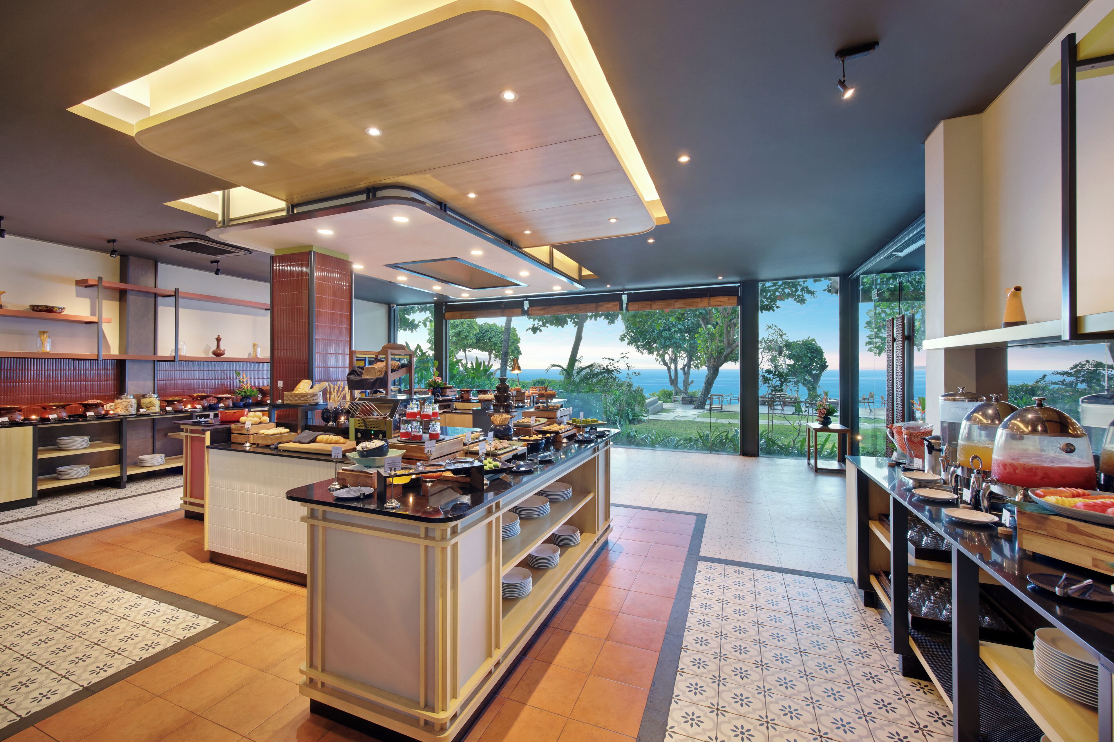 2 restaurants, local and international cuisine