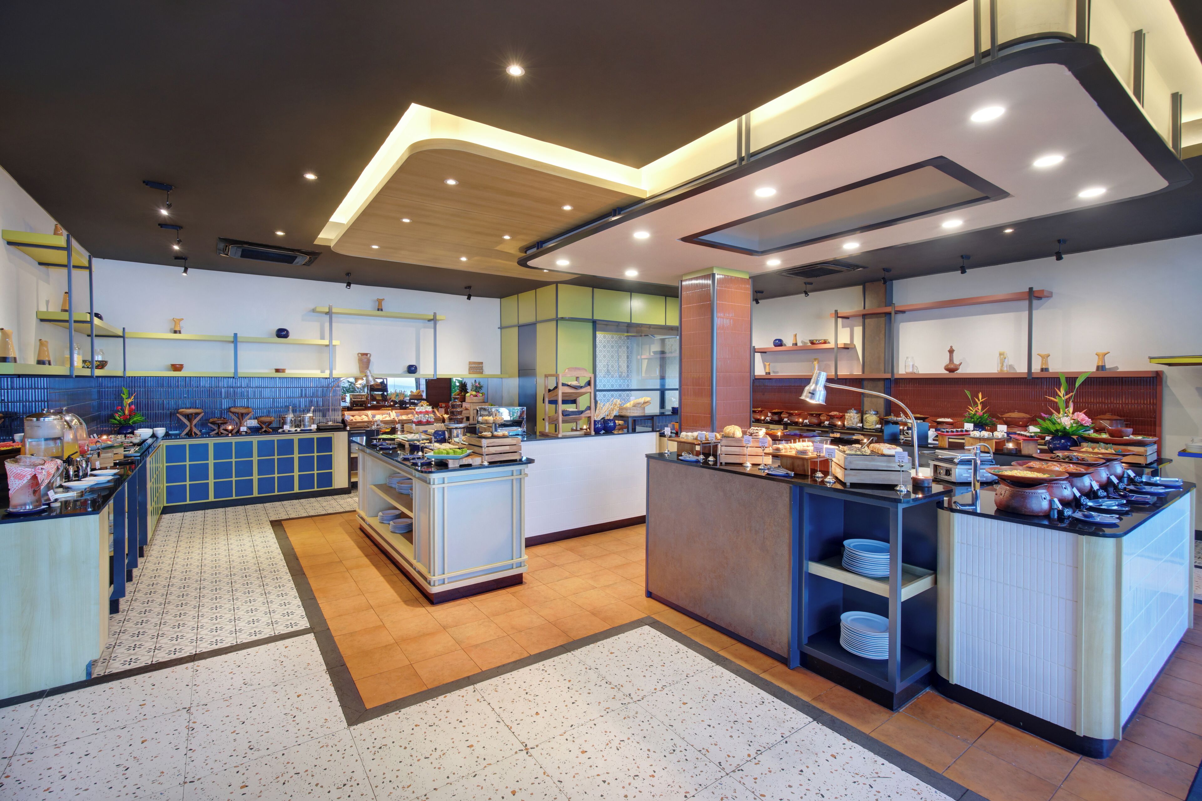 2 restaurants, local and international cuisine