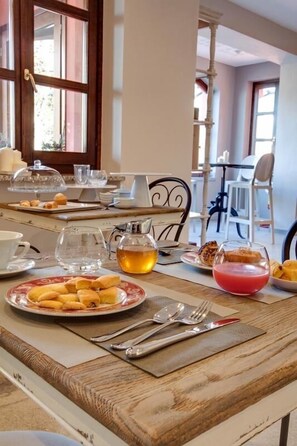 Lunch and dinner served - Albergo Ristorante Ai Tardì (Diano d'Alba)