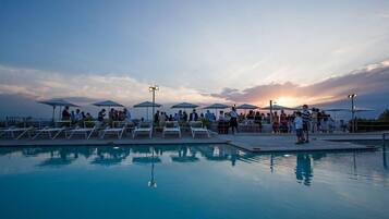 Seasonal outdoor pool