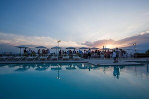 Seasonal outdoor pool - Albergo Ristorante Ai Tardì (Diano d'Alba)