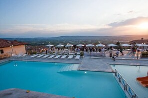 Seasonal outdoor pool - Albergo Ristorante Ai Tardì (Diano d'Alba)