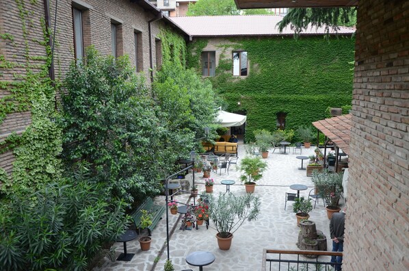 Cour