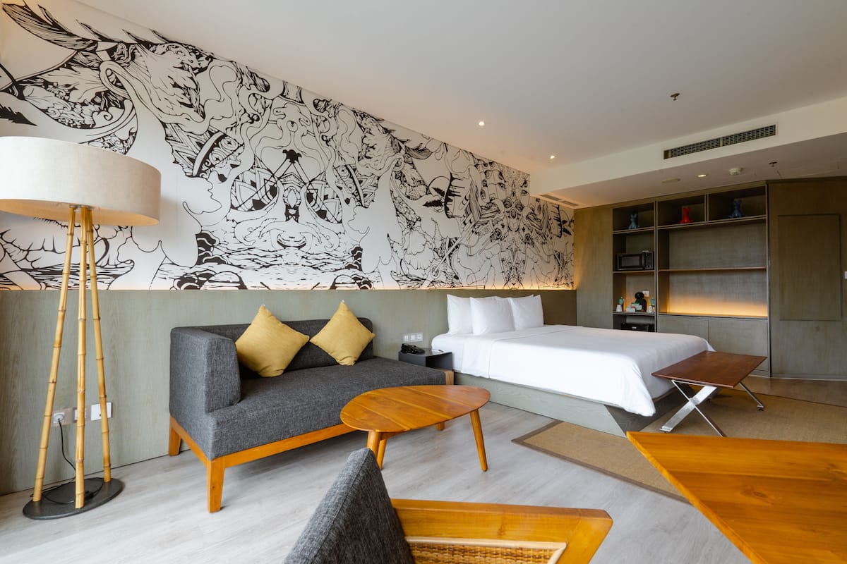 Premium bedding, minibar, in-room safe, desk