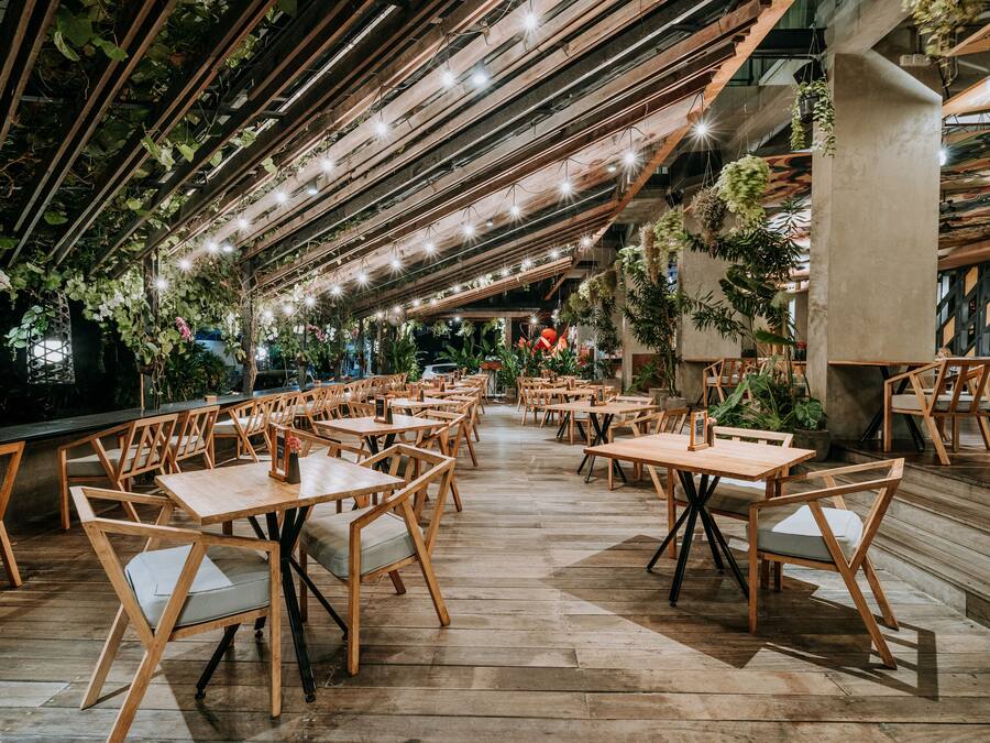 Se sirven desayunos, almuerzos y cenas; cocina internacional