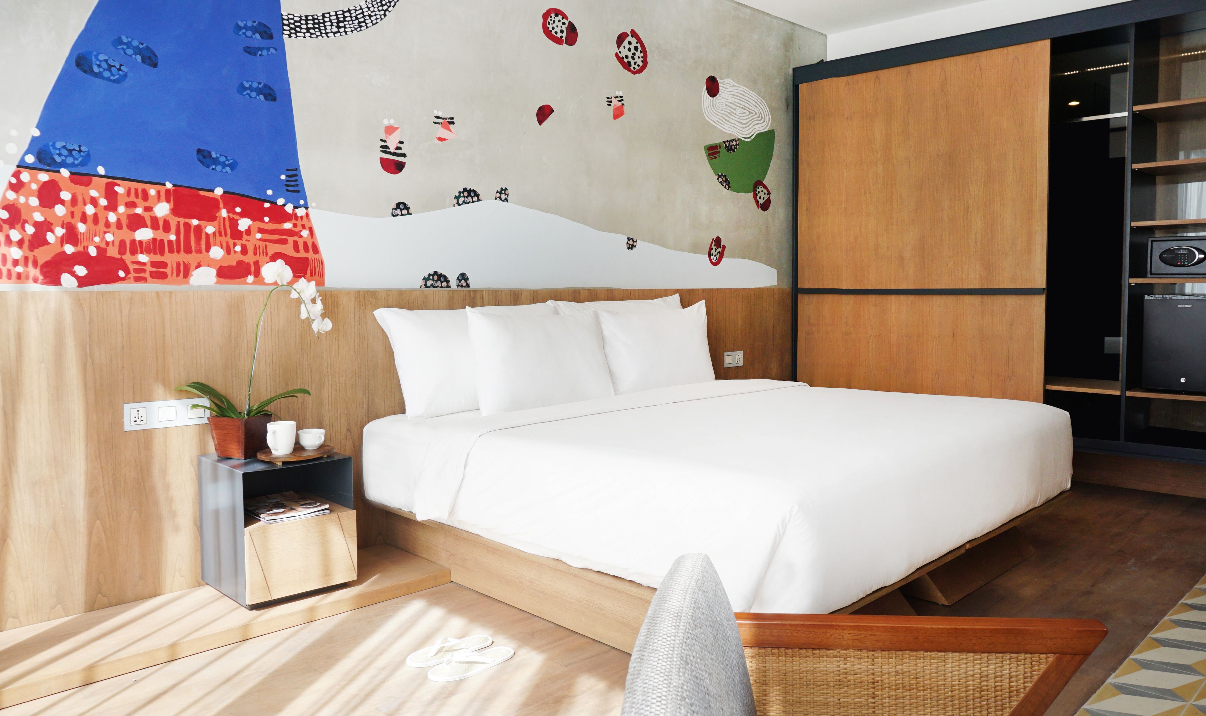 premium bedding, minibar, in-room safe, desk