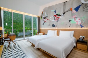 Premium bedding, minibar, in-room safe, desk