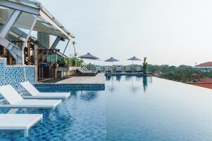 Kolam renang outdoor
