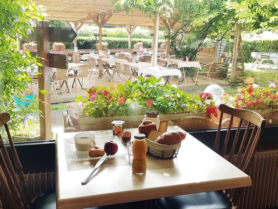 Päivittäinen mukaan otettava aamiainen (12.5 EUR per henkilö)