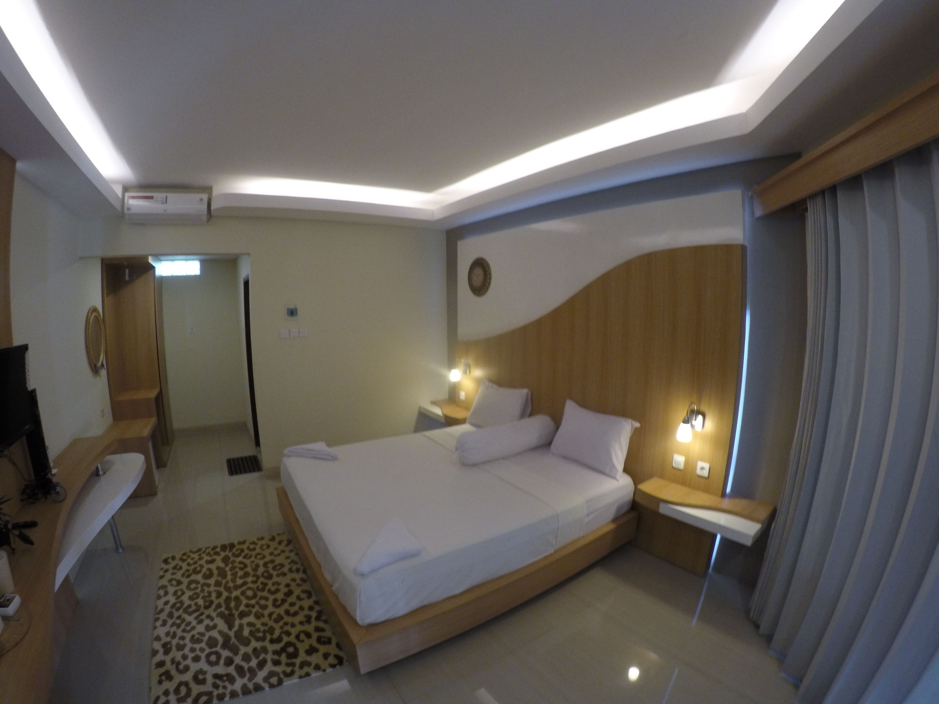 Deluxe Double Room, 1 Queen Bed, Garden View | Living area