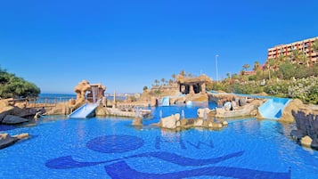 Outdoor pool, pool umbrellas, sun loungers