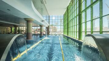 Sauna, hot tub, steam room, Turkish bath/hammam, body treatments