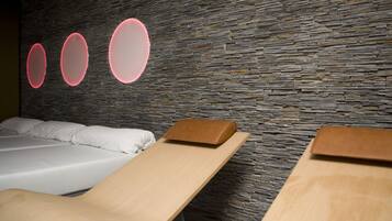 Een sauna, een bubbelbad, een stoombad, een Turks bad/hammam