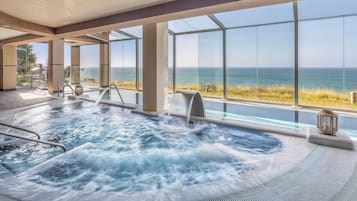 Sauna, hot tub, steam room, Turkish bath/hammam, body treatments