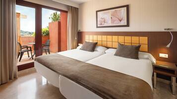 Minibar, cunas gratuitas, wifi gratis y ropa de cama