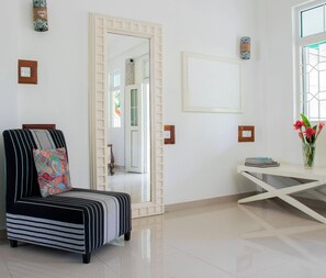 Family Apartment | Desk, iron/ironing board, free WiFi, bed sheets - Villa Harbour View (Galle)