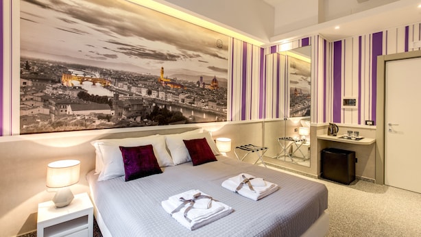 Ropa de cama de alta calidad, minibar, caja fuerte