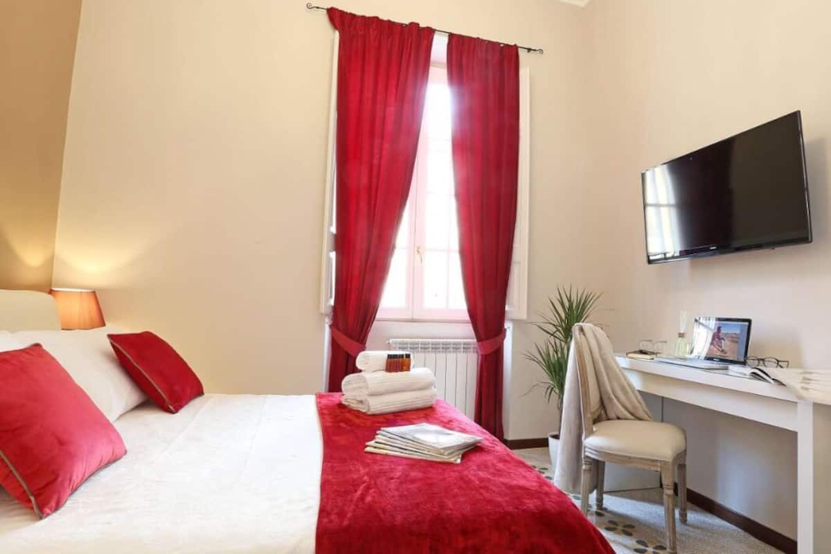 Deluxe Condo, 1 Bedroom, City View, Executive Level | Premium bedding, minibar, in-room safe, individually furnished
