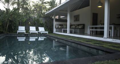 Gili Khumba Villas