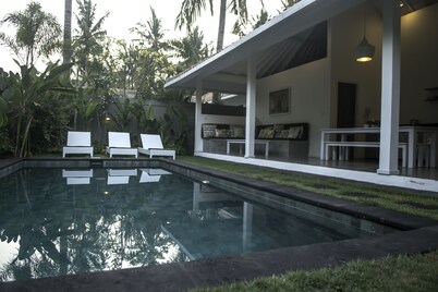 Gili Khumba Villas