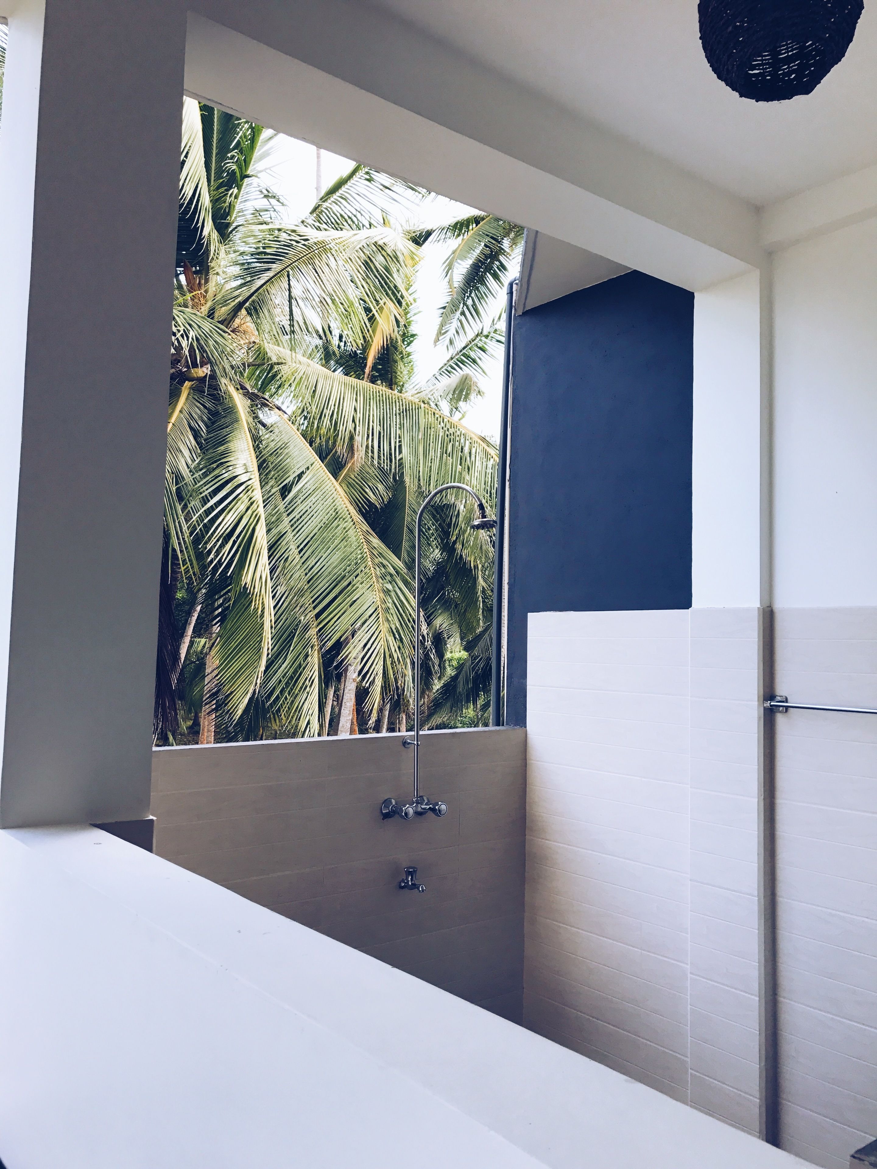 shower, free toiletries, bidet, towels