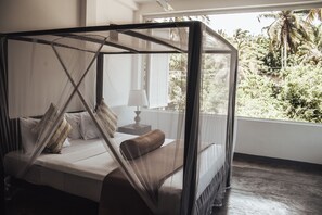 Deluxe Room | In-room safe, soundproofing, rollaway beds, free WiFi - Jasper House Sri Lanka (Nilwella)