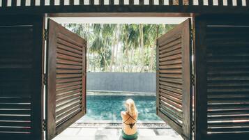 DELUXE ROOM WITH POOL VIEW | In-room safe, soundproofing, rollaway beds, free WiFi